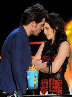 ROB Y KRISTEN CANTANDO!