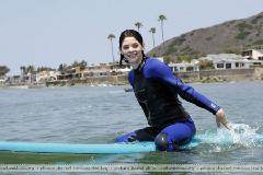 ASHLEY GREENE EN ESCUELA DE SURF